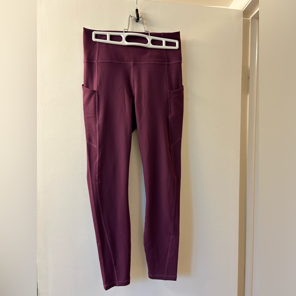 Fabletics - THE OASIS Pure Luxe 7/8 Leggings in Burgundy
